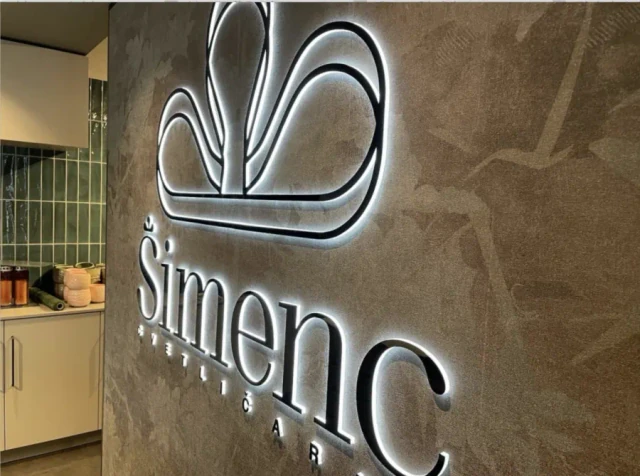 Indirektno osvetljen 3D napis Simenc