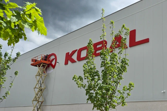 Fasadni reklamni napis Kobal