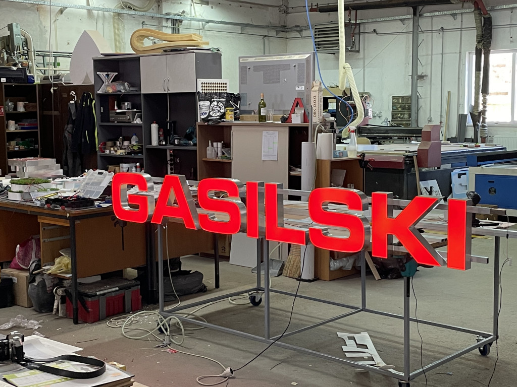 Gasilski dom – svetlobni napis – fotografija izvedbe ELP