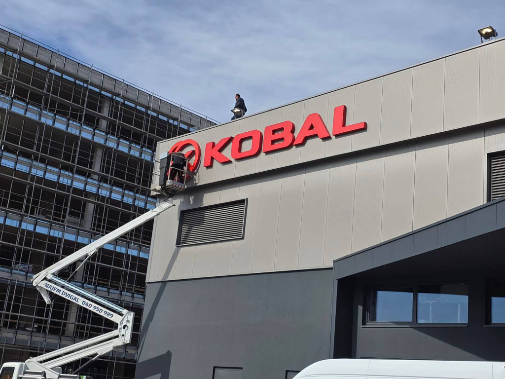 Kobal – 3D reklamni napisi – fotografija izvedbe ELP