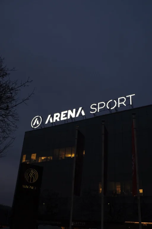 Svetlobni reklamni napis Arena Sport, fotografija 3 – izvedba ELP