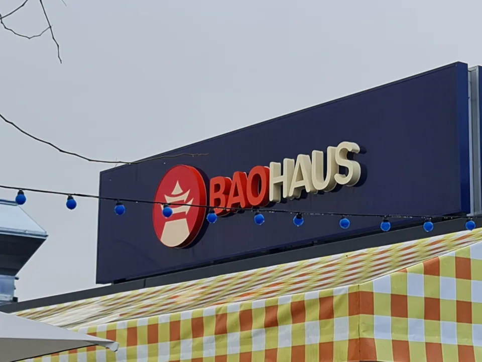 Svetlobni reklamni napis Bao Haus, fotografija 3 – izvedba ELP
