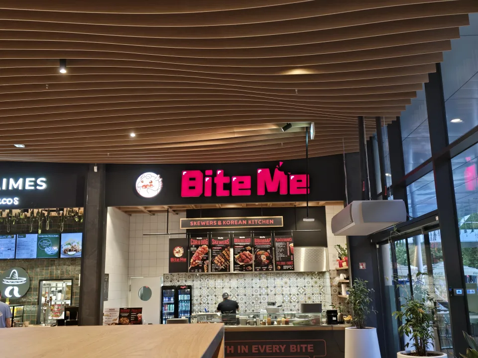 Reklamna tabla Bite Me, fotografija 3 – izvedba ELP