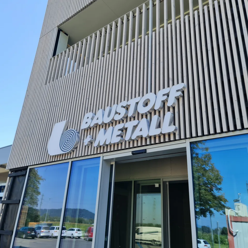 3D črke Baustoff Metal, fotografija 3 – izvedba ELP