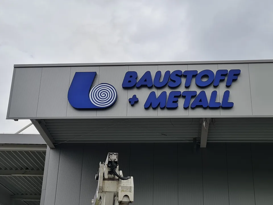3D črke Baustoff Metal, fotografija 4 – izvedba ELP