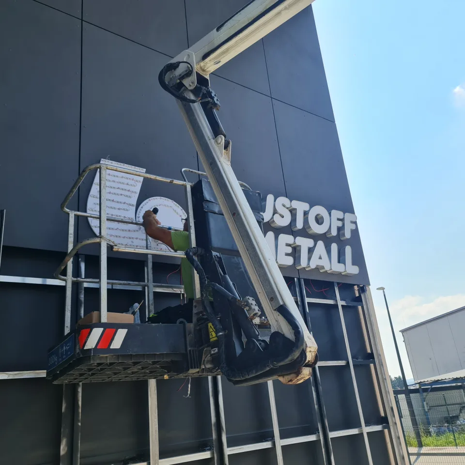 3D črke Baustoff Metal, fotografija 6 – izvedba ELP