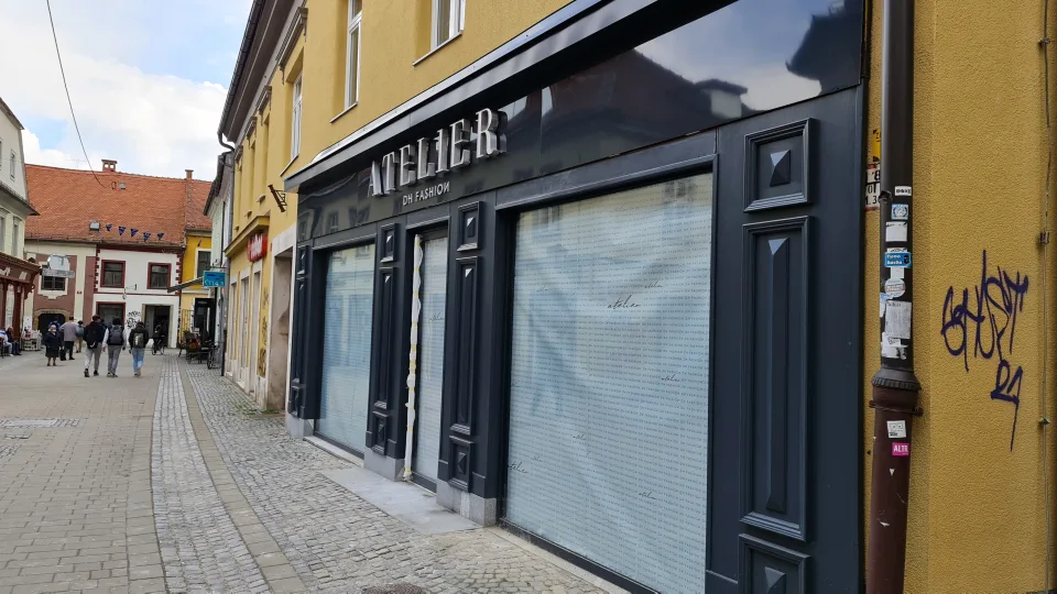Reklamni napis Atelier DH Fashion, fotografija 3 – izvedba ELP