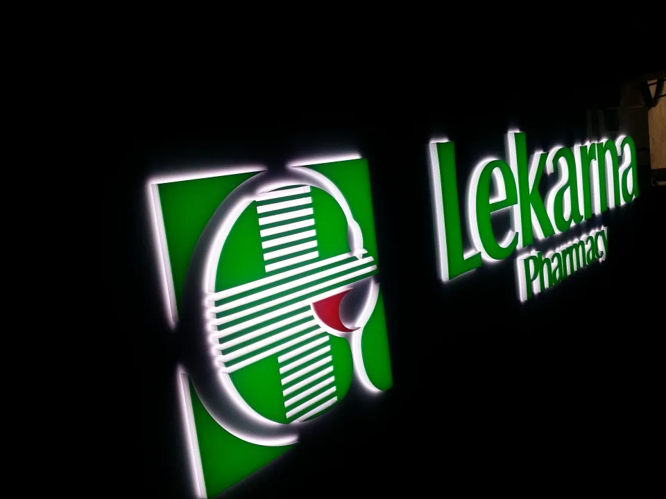 Reklamna označitev Gorenjska Lekarna, fotografija 3 – izvedba ELP