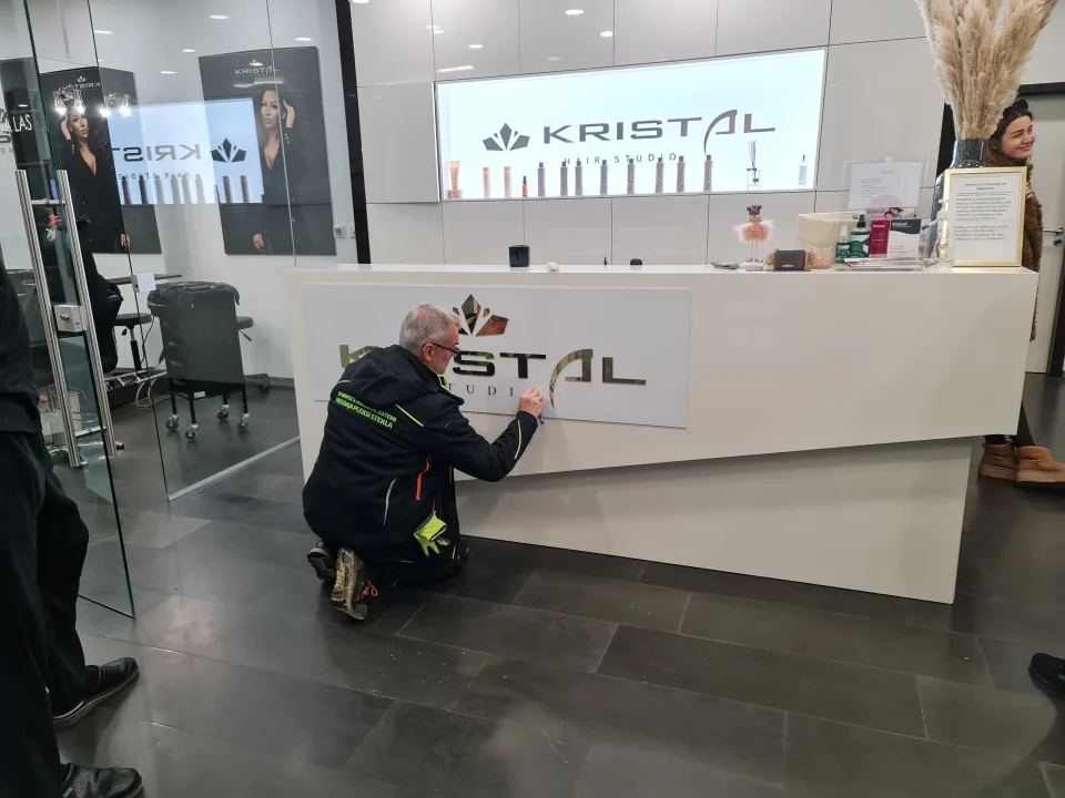 Reklamna označitev Kristal Studio, fotografija 4 – izvedba ELP