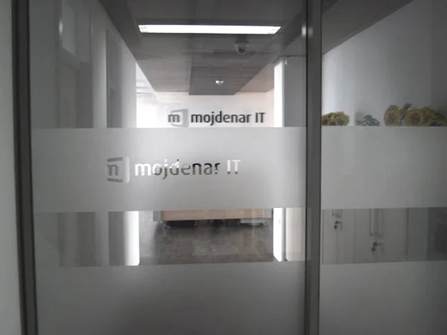 Reklamna označitev MojDenar IT, fotografija 2 – izvedba ELP