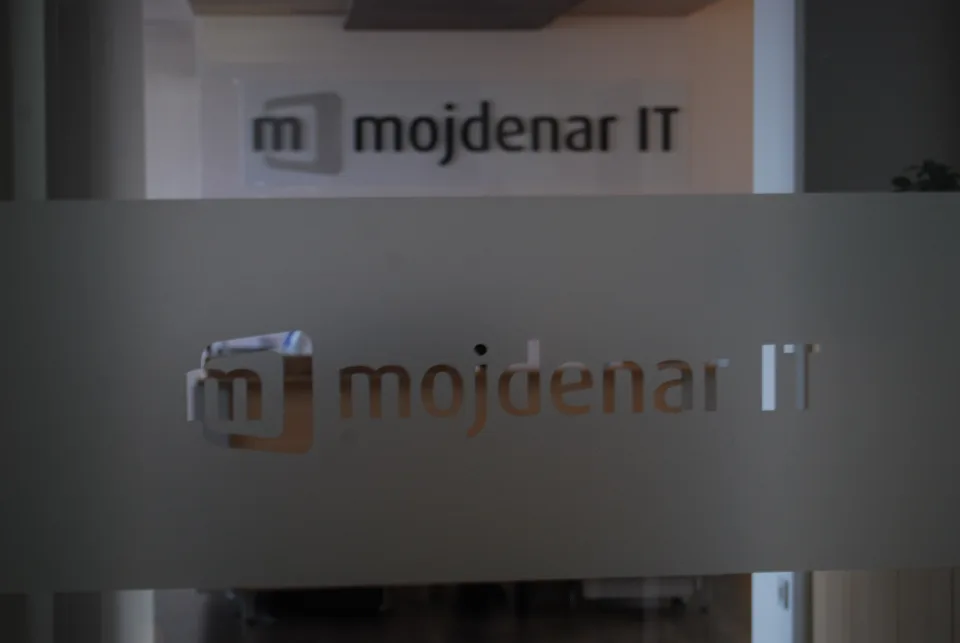 Reklamna označitev MojDenar IT, fotografija 3 – izvedba ELP