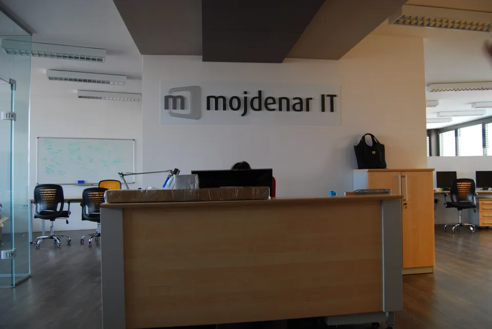 Reklamna označitev MojDenar IT, fotografija 4 – izvedba ELP
