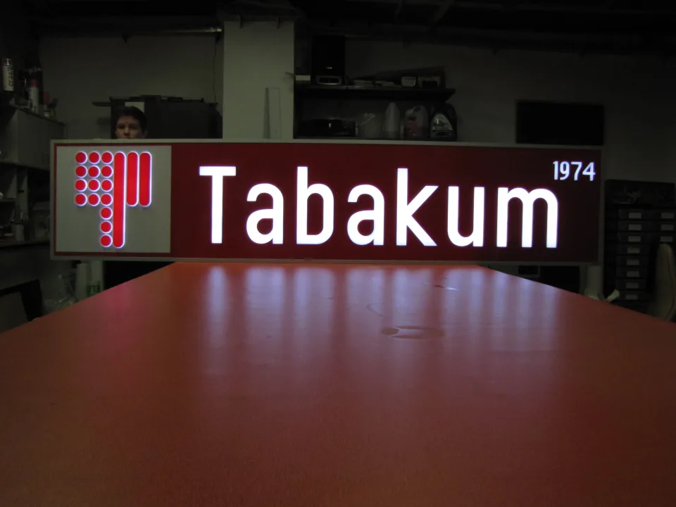 Reklamna označitev Tabakum, fotografija 3 – izvedba ELP