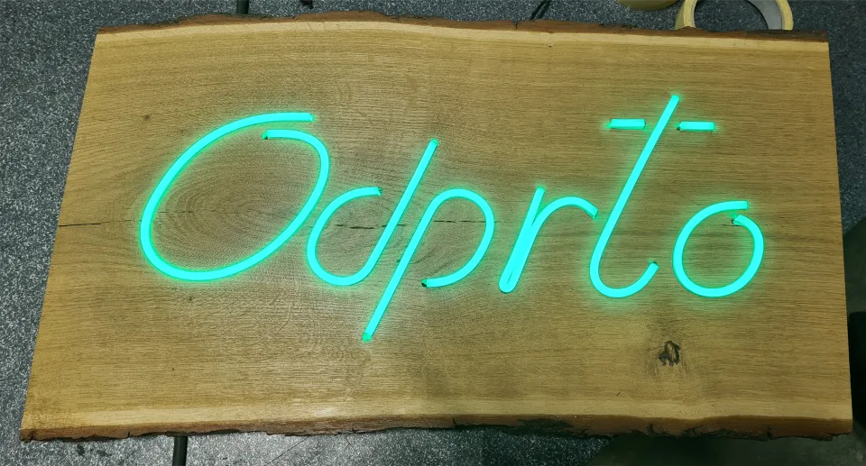 Reklamna tabla Table ODPRTO – izvedba ELP