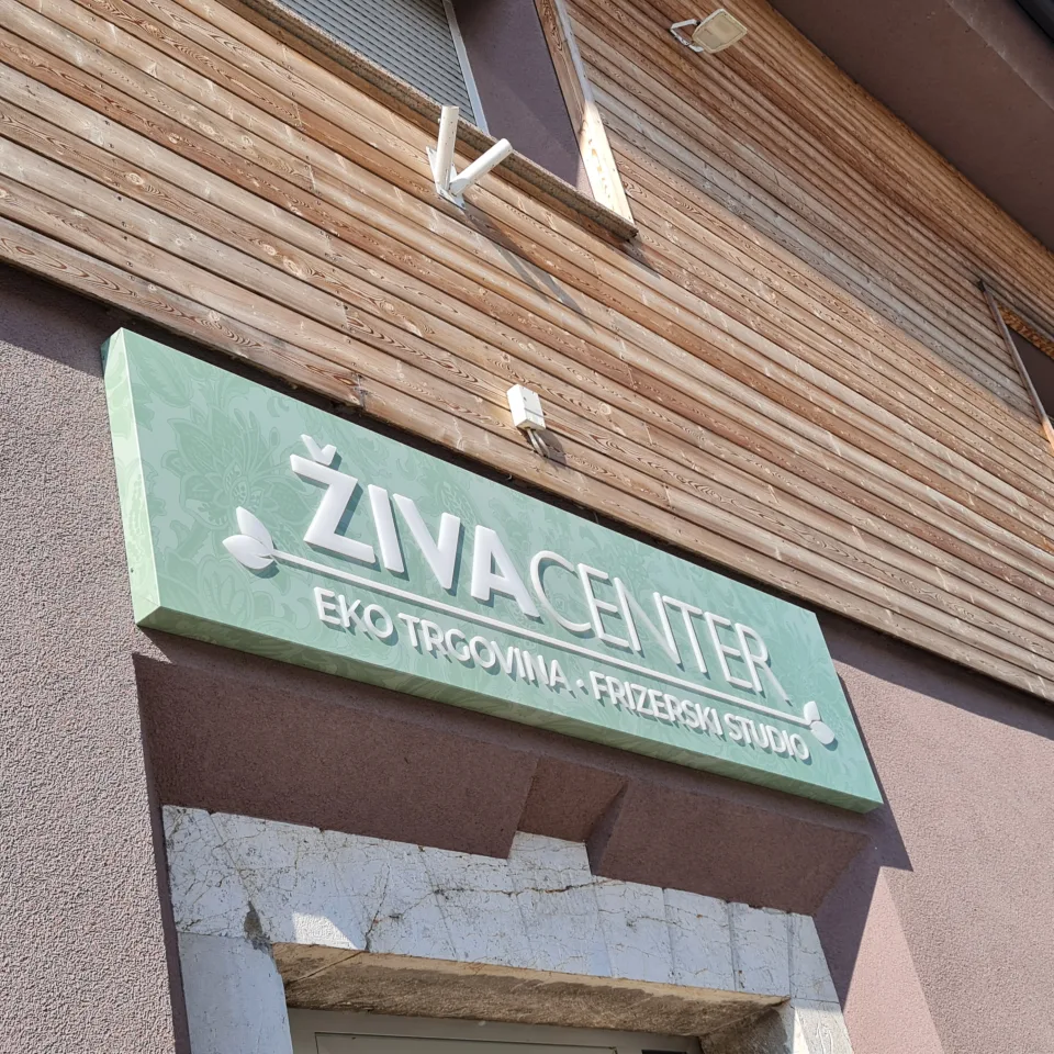 Svetlobni reklamni napis Živa Center, fotografija 2 – izvedba ELP